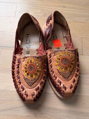 Women's Mexican Sunflower Tan Yellow Embellished Huaraches Approximate Size 5.5